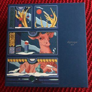 Diptque Paris carousel set with two candles: berries and wood fire